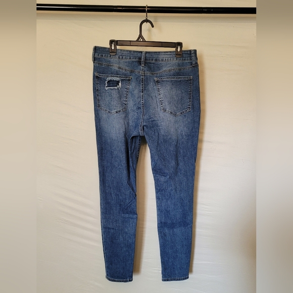 SO Super High Rise Ultimate Distressed Jeggings Size 15 / 32W - Picture 2 of 9